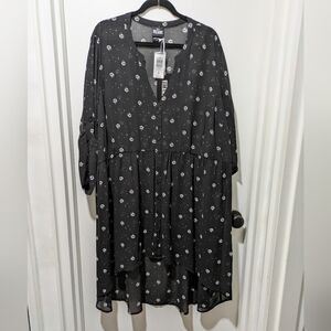 Torrid Disney's Evil Queen Apple Print In Black And White Button Down High Low